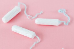 Kun je tampons gebruiken terwijl je een spiraaltje hebt?